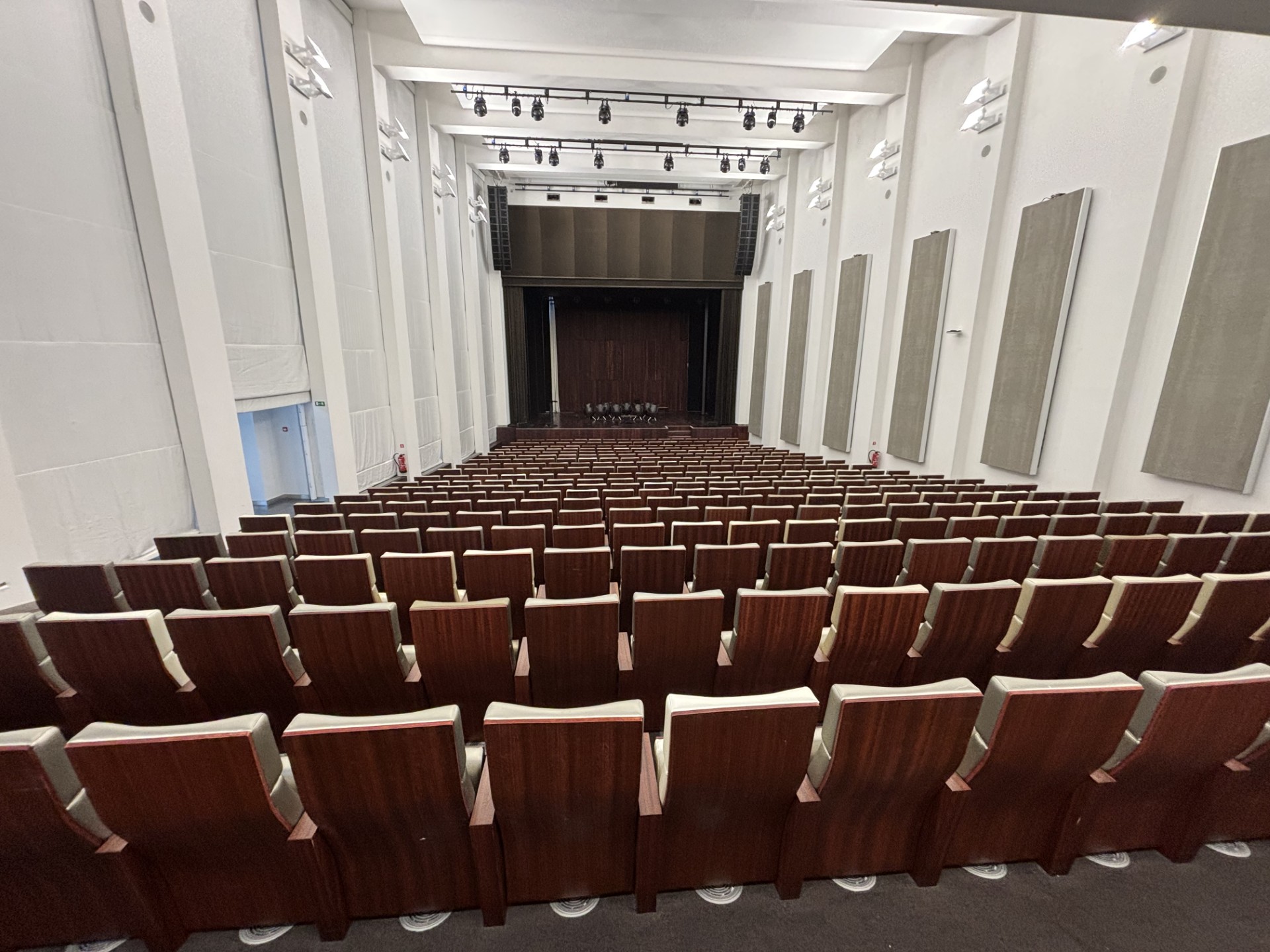 Auditorium 490